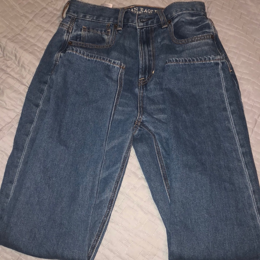 Never worn high wasted American eagle jeans